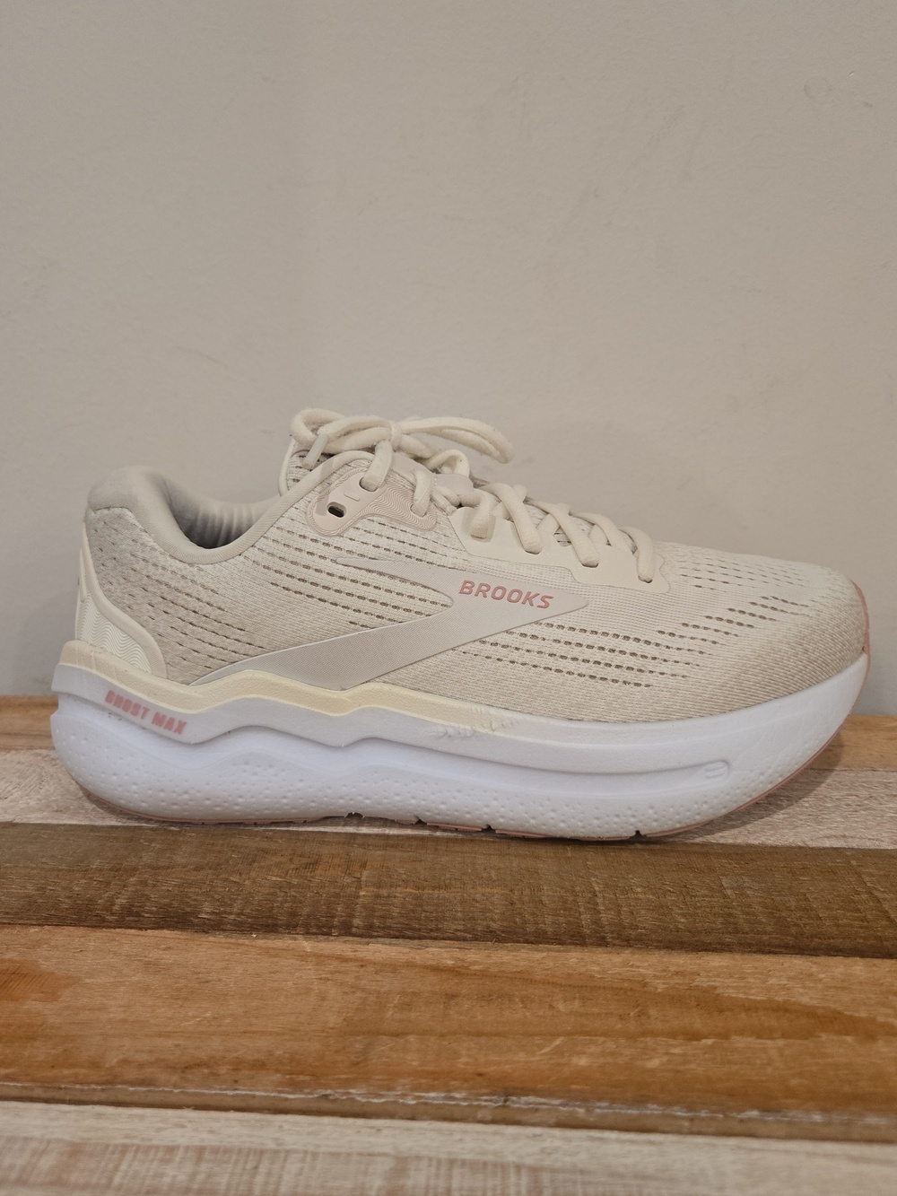 Brooks Ghost Max 2 Women's Size 10 Coconut Milk Zephyr Sneakers - Picture 5 of 11